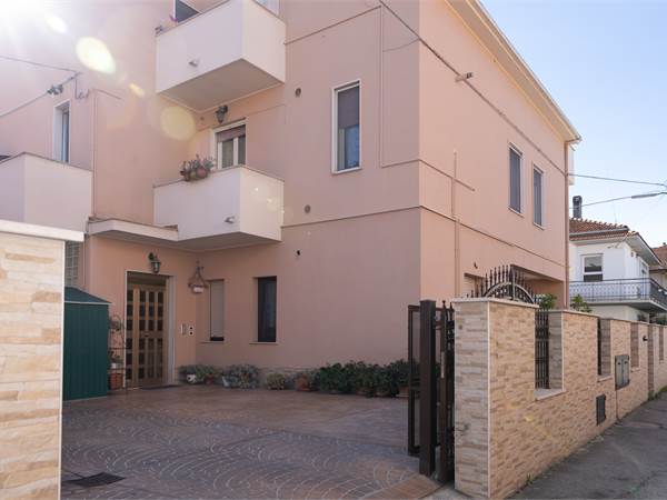 SANTA TERESA-BIFAMILIARE